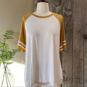 NWT American eagle baseball T